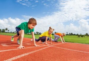 Preteen kids ready to run on track 